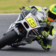 Alvaro Bautista fährt mit Scorpion Helm.