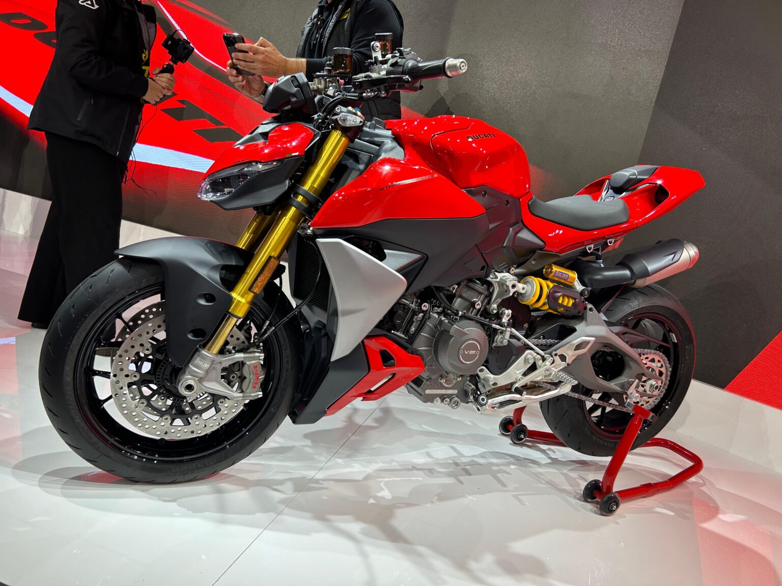 Neue Ducati Streetfighter V2 für 2025 moto.ch