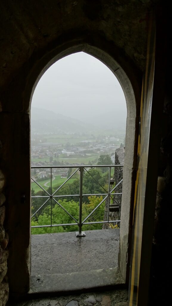 Aussicht von der Burg «Iberg» auf das Thurtal.